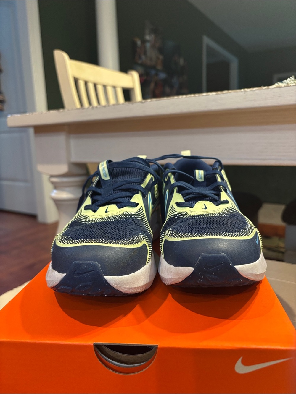 GUC Nike Cosmic Runner Sneakers Size 4.5Y - Picture 4 of 11